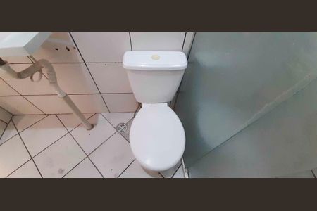 Banheiro de casa para alugar com 2 quartos, 60m² em Jardim Roberto, Osasco