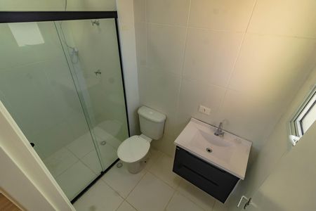 Banheiro da suíte de apartamento para alugar com 1 quarto, 24m² em Jardim Floresta, São Paulo