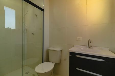 Banheiro da suíte de apartamento para alugar com 1 quarto, 24m² em Jardim Floresta, São Paulo