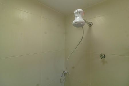 Banheiro da suíte de apartamento para alugar com 1 quarto, 24m² em Jardim Floresta, São Paulo