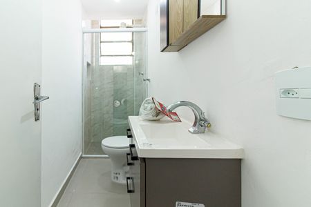 Banheiro de apartamento para alugar com 2 quartos, 30m² em Água Branca, São Paulo