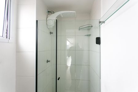 Banheiro de kitnet/studio para alugar com 1 quarto, 28m² em Penha de França, São Paulo