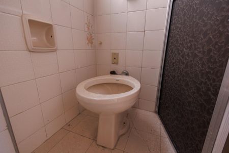 Apartamento para alugar com 75m², 2 quartos e sem vaga Apartamento para alugar com 75m², 2 quartos e sem vagaBanheiro social