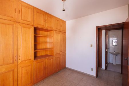 Quarto de apartamento para alugar com 2 quartos, 75m² em Centro, Taubaté