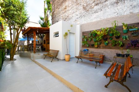 quintal area verde de casa para alugar com 1 quarto, 140m² em Vila Madalena, São Paulo