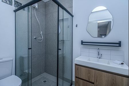 banheiro social_1 de casa para alugar com 1 quarto, 32m² em Vila Gumercindo, São Paulo