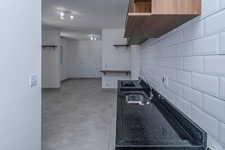 cozinha e área de serviço compartilhadas_4 de casa para alugar com 1 quarto, 32m² em Vila Gumercindo, São Paulo