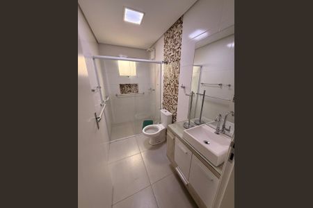 Banheiro de casa à venda com 2 quartos, 150m² em Vila Boa Vista, Barueri