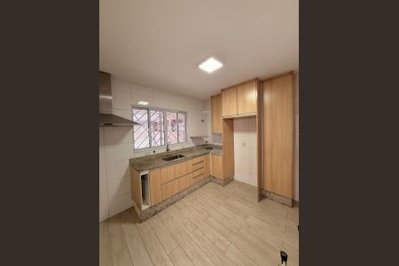 Cozinha de casa à venda com 2 quartos, 150m² em Vila Boa Vista, Barueri