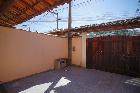 Área externa de casa para alugar com 2 quartos, 60m² em Caxito Pequeno, Maricá