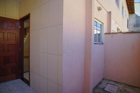 Área externa de casa para alugar com 2 quartos, 60m² em Caxito Pequeno, Maricá