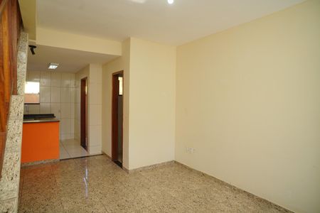 Sala de casa para alugar com 2 quartos, 60m² em Caxito Pequeno, Maricá