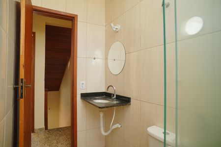 Casa para alugar com 60m², 2 quartos e 1 vaga Casa para alugar com 60m², 2 quartos e 1 vagaBanheiro