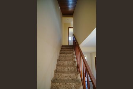 Casa para alugar com 60m², 2 quartos e 1 vaga Casa para alugar com 60m², 2 quartos e 1 vagaEscada