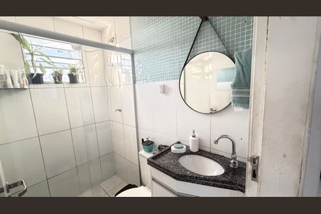 Banheiro de apartamento à venda com 2 quartos, 55m² em Planalto, Belo Horizonte