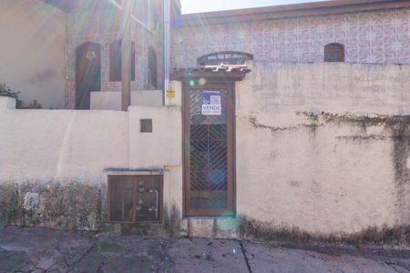 Fachada de casa à venda com 5 quartos, 210m² em Vila Cruz das Almas, São Paulo