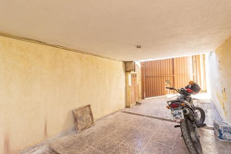 Garagem Esquina de casa à venda com 5 quartos, 210m² em Vila Cruz das Almas, São Paulo