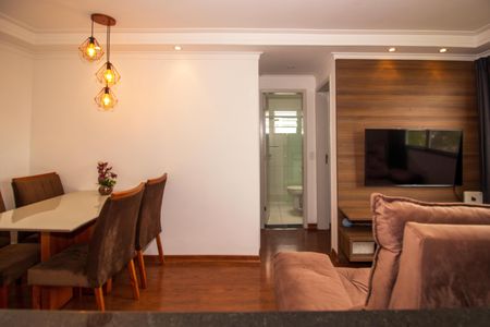 Sala de casa de condomínio à venda com 2 quartos, 49m² em Jardim Lallo, São Paulo