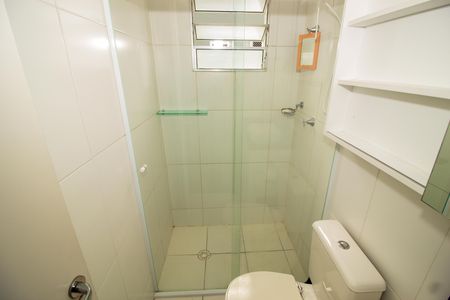Banheiro de casa de condomínio à venda com 2 quartos, 49m² em Jardim Lallo, São Paulo