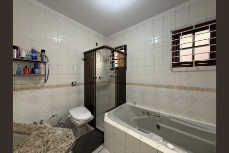 Casa para alugar com 400m², 4 quartos e 4 vagas Casa para alugar com 400m², 4 quartos e 4 vagasBanheiro