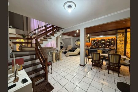 Casa para alugar com 400m², 4 quartos e 4 vagas Casa para alugar com 400m², 4 quartos e 4 vagasSala