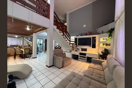 Casa para alugar com 400m², 4 quartos e 4 vagas Casa para alugar com 400m², 4 quartos e 4 vagasSala