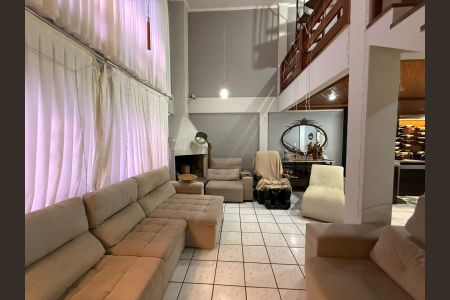 Casa para alugar com 400m², 4 quartos e 4 vagas Casa para alugar com 400m², 4 quartos e 4 vagasSala