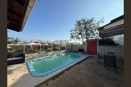 Casa para alugar com 400m², 4 quartos e 4 vagas Casa para alugar com 400m², 4 quartos e 4 vagasPiscina