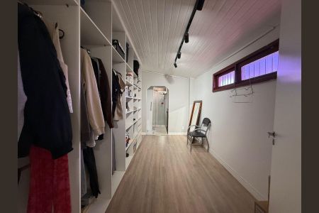 Casa para alugar com 400m², 4 quartos e 4 vagas Casa para alugar com 400m², 4 quartos e 4 vagasCloset