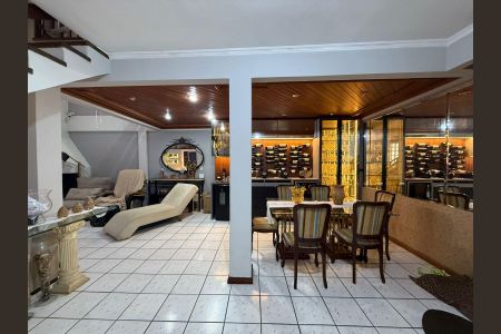 Casa para alugar com 400m², 4 quartos e 4 vagas Casa para alugar com 400m², 4 quartos e 4 vagasSala