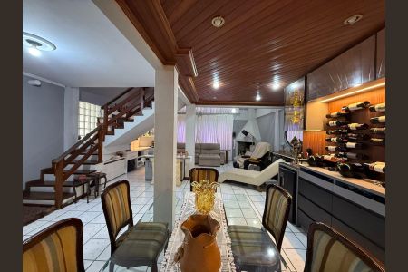 Casa para alugar com 400m², 4 quartos e 4 vagas Casa para alugar com 400m², 4 quartos e 4 vagasSala de Jantar
