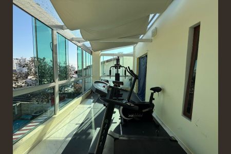 Casa para alugar com 400m², 4 quartos e 4 vagas Casa para alugar com 400m², 4 quartos e 4 vagasAcademia