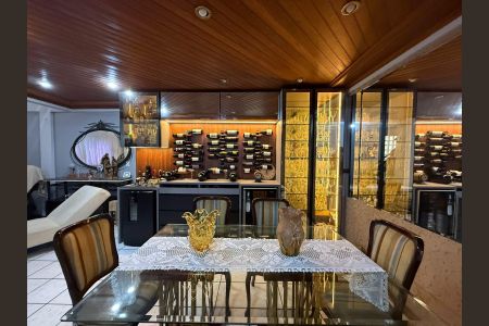Casa para alugar com 400m², 4 quartos e 4 vagas Casa para alugar com 400m², 4 quartos e 4 vagasSala de Jantar