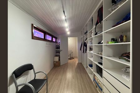 Casa para alugar com 400m², 4 quartos e 4 vagas Casa para alugar com 400m², 4 quartos e 4 vagasCloset