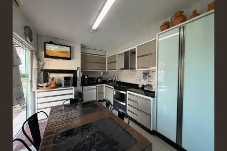 Casa para alugar com 400m², 4 quartos e 4 vagas Casa para alugar com 400m², 4 quartos e 4 vagasCozinha