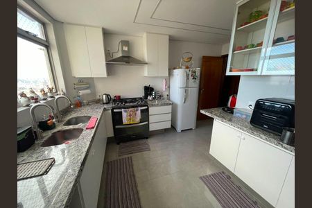 Apartamento à venda com 200m², 4 quartos e 3 vagas