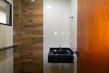 Apartamento para alugar com 51m², 2 quartos e sem vaga Apartamento para alugar com 51m², 2 quartos e sem vagaBanheiro social