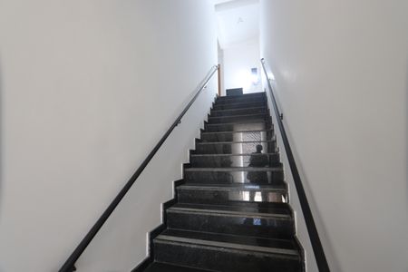 Apartamento para alugar com 54m², 2 quartos e sem vagaEscada