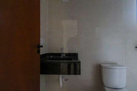 Banheiro da Suíte de apartamento para alugar com 2 quartos, 57m² em Jardim Caguassu, São Paulo