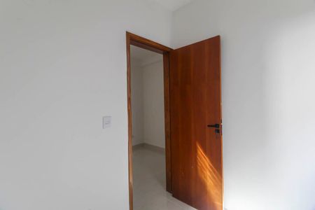 Quarto de apartamento para alugar com 2 quartos, 57m² em Jardim Caguassu, São Paulo