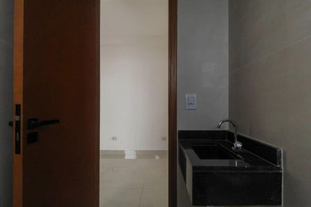 Banheiro de apartamento para alugar com 2 quartos, 57m² em Jardim Caguassu, São Paulo