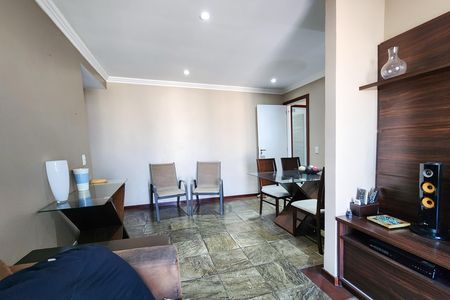 Apartamento para alugar com 80m², 2 quartos e 1 vagaSala 