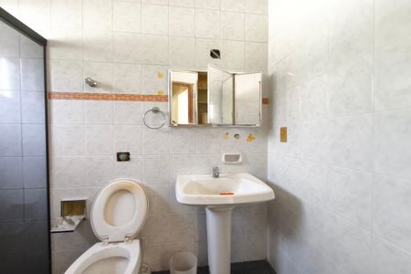 Banheiro social de casa à venda com 2 quartos, 150m² em Vila Proost de Souza, Campinas
