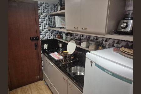 Cozinha de apartamento para alugar com 1 quarto, 37m² em Vitória, Salvador