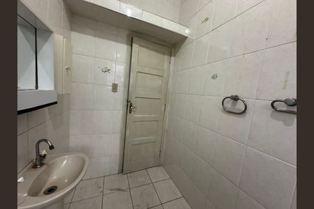 Banheiro de apartamento para alugar com 1 quarto, 42m² em Centro, São Vicente
