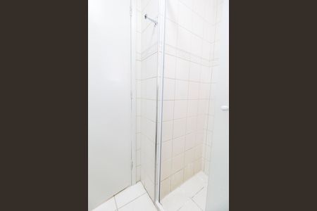 Banheiro de apartamento para alugar com 1 quarto, 61m² em Jardim Tupanci, Barueri