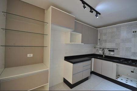 Cozinha de casa de condomínio para alugar com 2 quartos, 63m² em Vila Ede, São Paulo