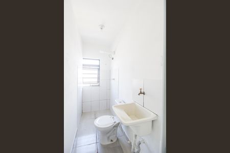 Banheiro de kitnet/studio para alugar com 1 quarto, 30m² em Jardim Silveira, Barueri
