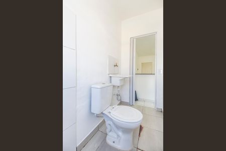 Banheiro de kitnet/studio para alugar com 1 quarto, 30m² em Jardim Silveira, Barueri