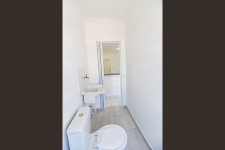 Banheiro de kitnet/studio para alugar com 1 quarto, 30m² em Jardim Silveira, Barueri